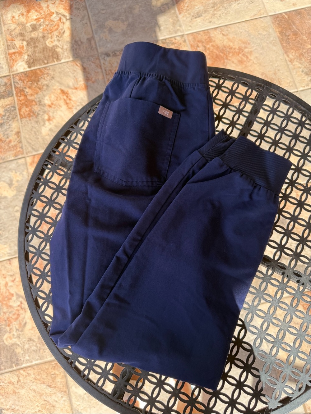 FIGS Zamora Jogger Scrub Pants - Picture 4 of 4